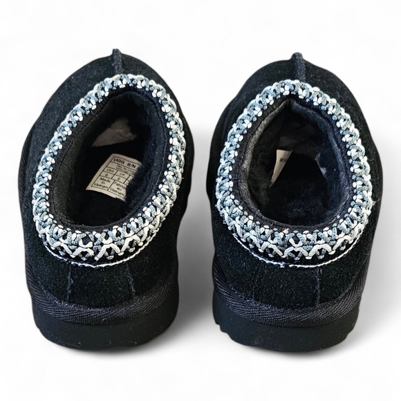 UGG Kids Cozy Slippers – Black Wool Lined Slip-Ons (Toddler Size 6 / EU 22) - Picture 5 of 7